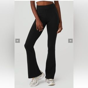 NWT Alo Airbrush High-Waist Kick Back Flutter Legging Small